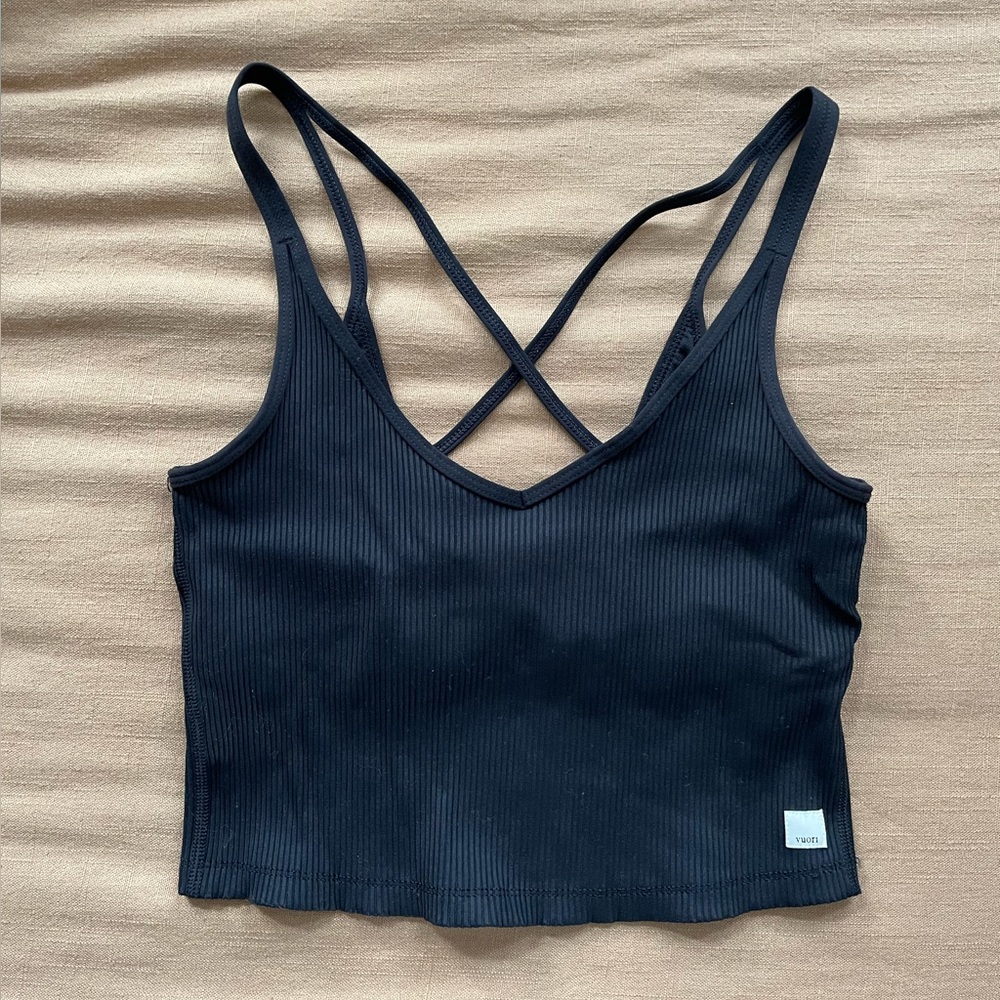 Vuori - black ribbed cross back sports bra tank crop top